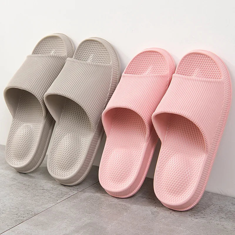 Como o Chinelo Nuvem Extra Comfort pode aliviar dores de fascite plantar e esporão do calcâneo