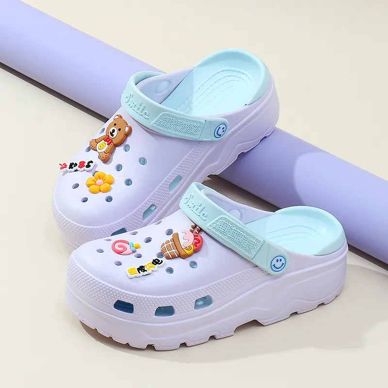 Sandália Crocs Anatômica Antiderrapante Yogui® — vista traseira e ajuste