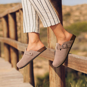 Sandália Clog de Camurça Comfort Yogui