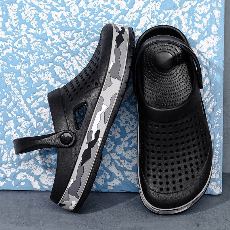 Chinelo Crocs Soft Yogui Antiderrapante — vista frontal